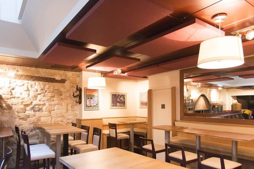 Panneaux acoustiques Echo Performance suspendus – restaurant L'Art Source