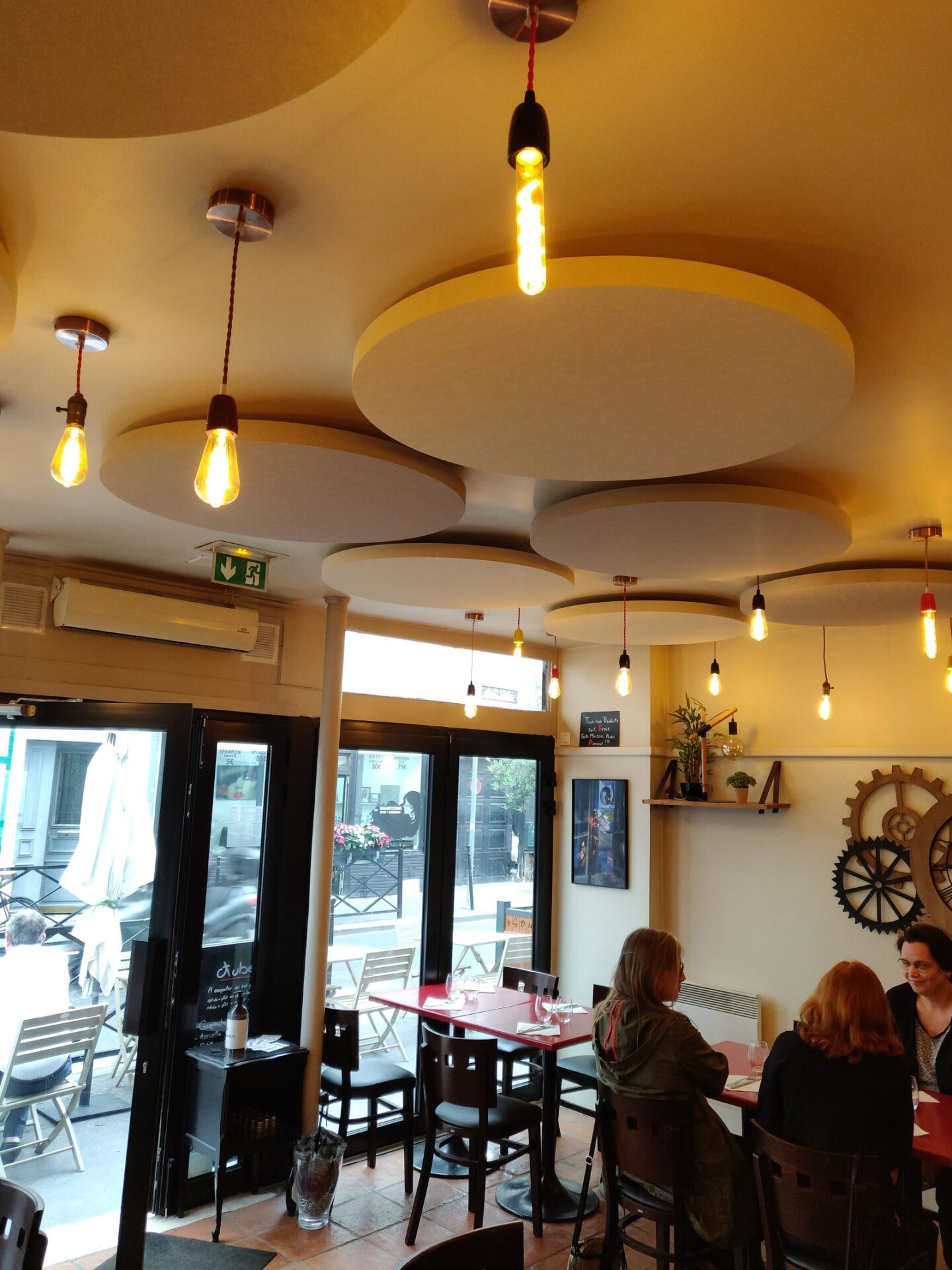 Panneaux acoustiques Absorber 100 suspendus – restaurant Aubergin