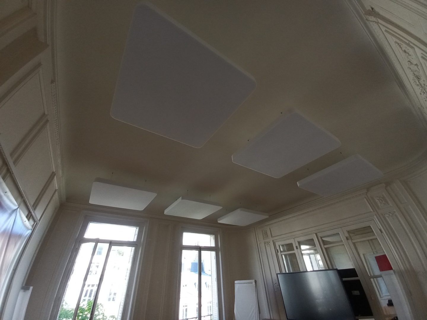 Panneaux acoustiques Echo Performance suspendus – bureaux RTV Law — réalisations panneaux acoustiques