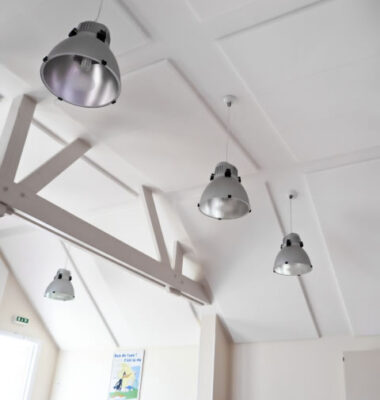 Panneau acoustique Soft Comfort posé au mur dans un espace de travail