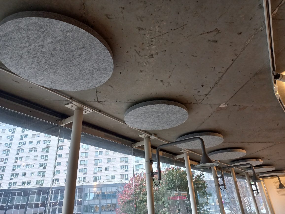 Panneaux acoustiques Echo Performance suspendus – restaurant Marco Marco — réalisations panneaux acoustiques