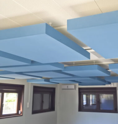 Panneau acoustique Absorber Nokomis installé dans un espace